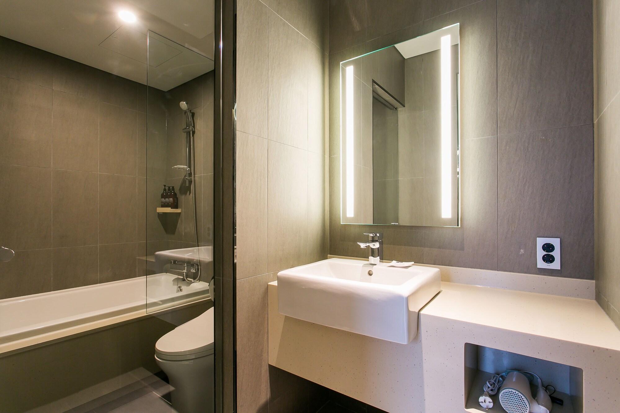 סיאול H Avenue Hotel Dongdaemun Sungshin מראה חיצוני תמונה